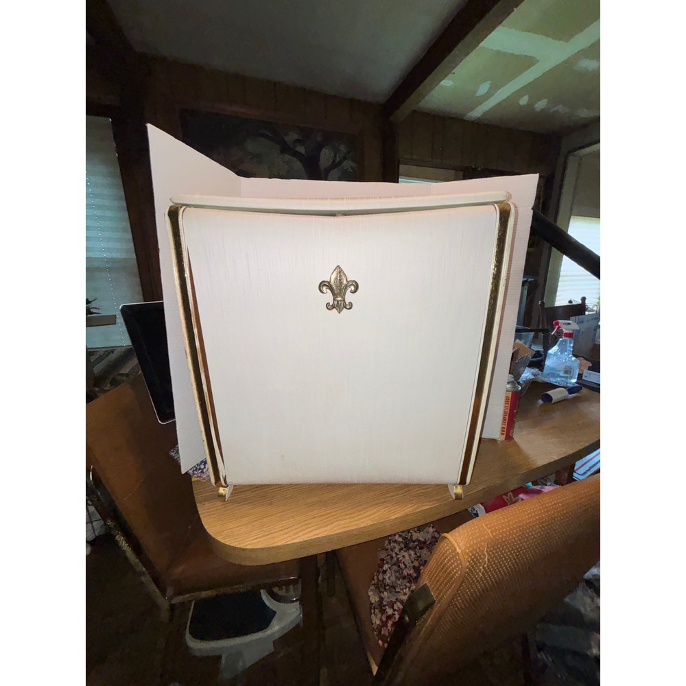 Vintage clothes Basket